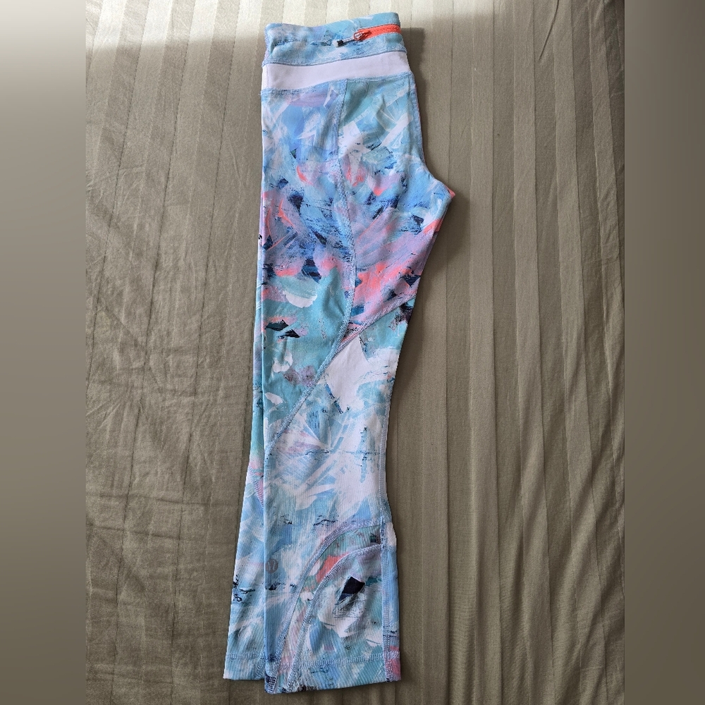 Lululemon Run: Inspire Crop II *All Full-On Luxtreme Size 4